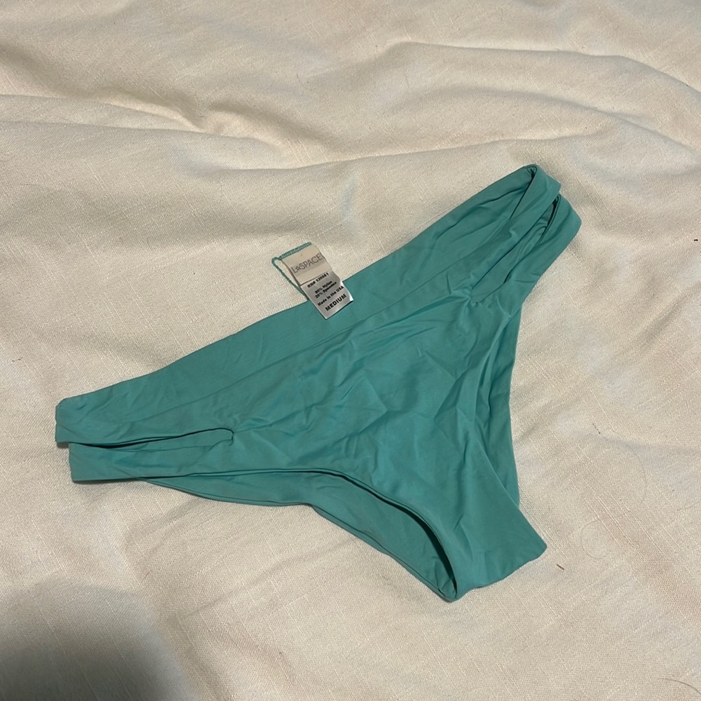 L space bikini bottom medium